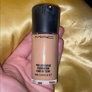 MAC Pro Longwear Foundation